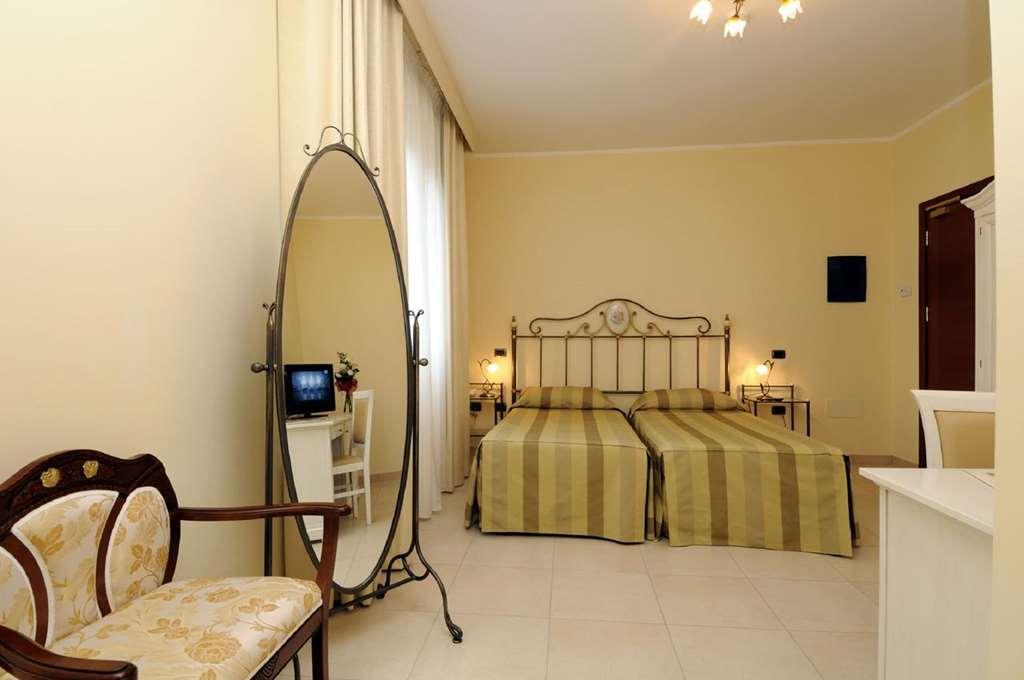 Hotel Villa Fiorita Джулианова Номер фото