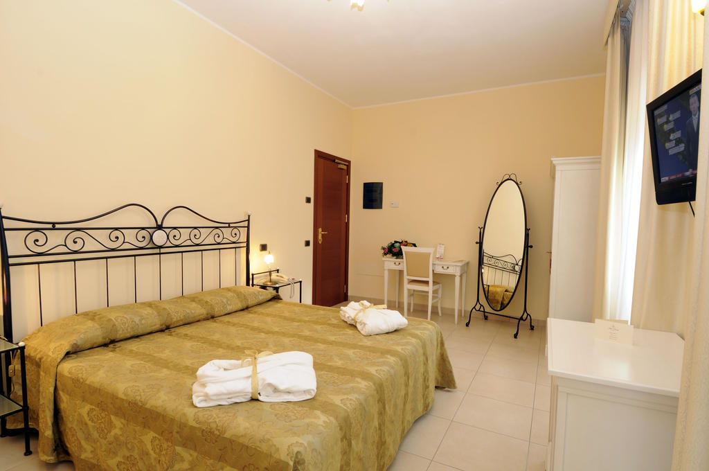Hotel Villa Fiorita Джулианова Номер фото