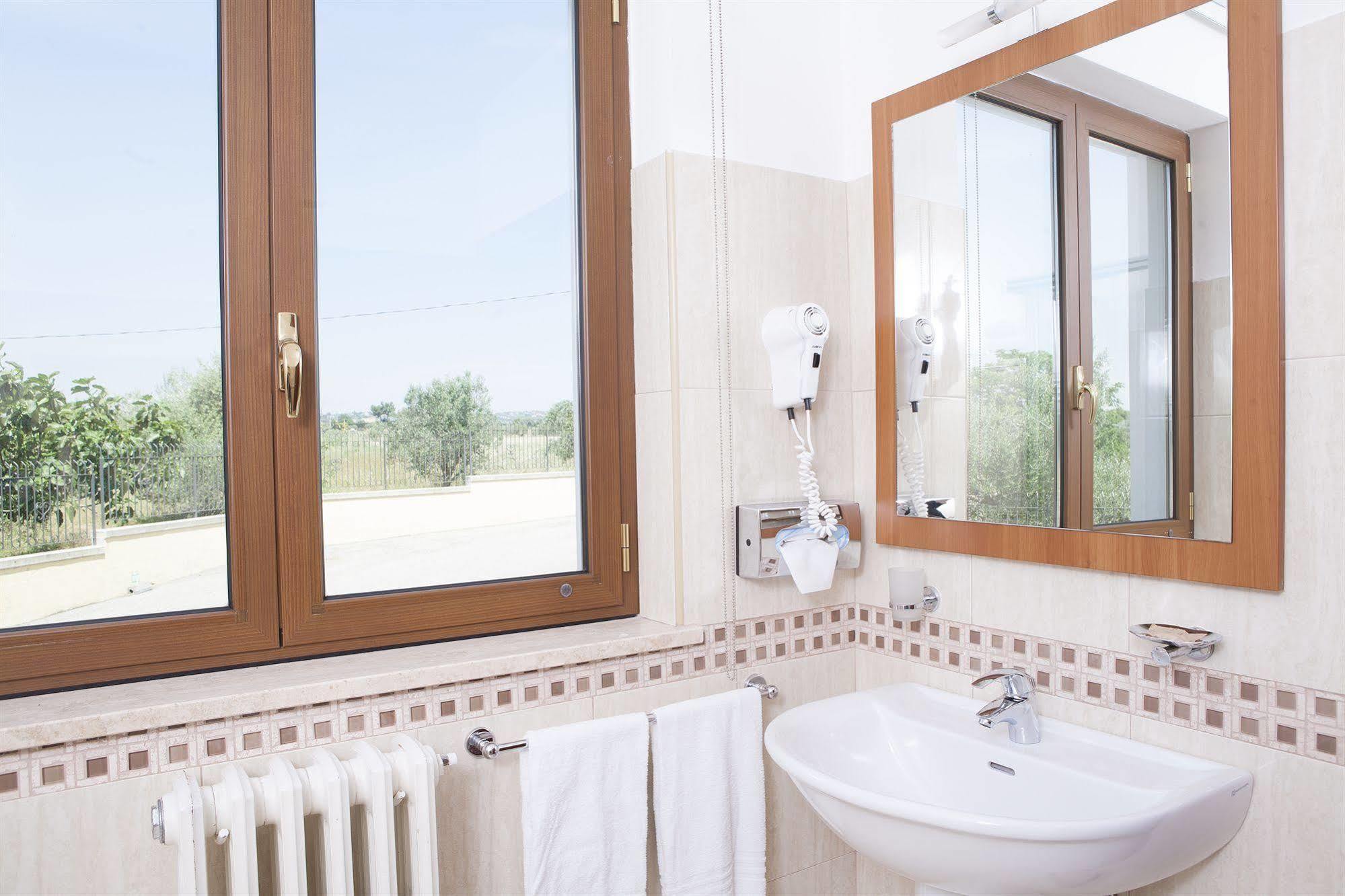 Hotel Villa Fiorita Джулианова Экстерьер фото